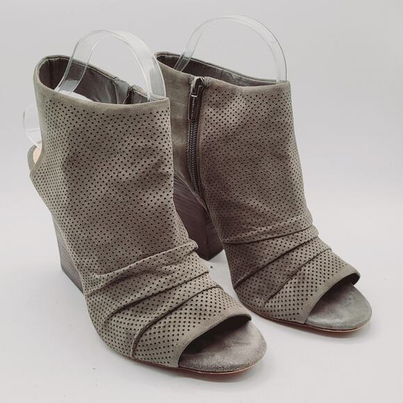 Vince Camuto Kent VI Gray Soft Suede Leather Peep Toe 4" Heeled Booties Sze 8.5M - Picture 2 of 11
